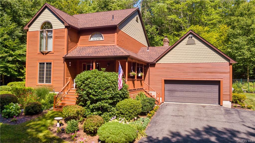1407 Beautiful Home in Private Setting Elliott & Pomeroy Real Estate
