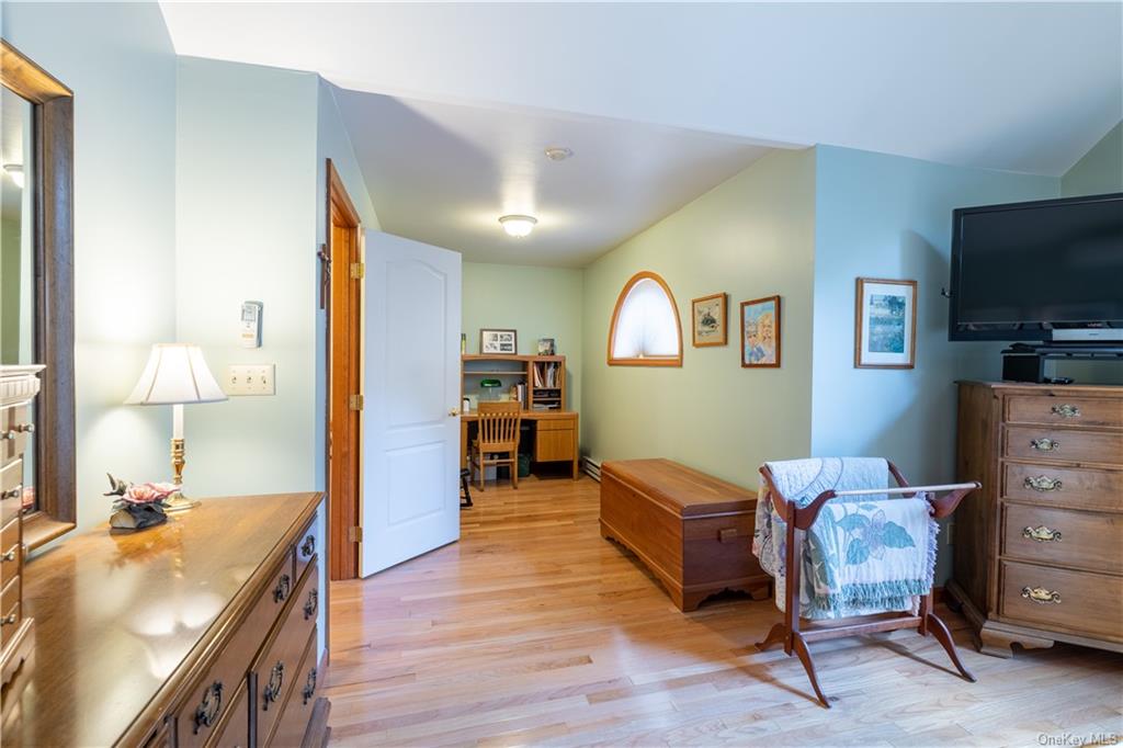 1407 Beautiful Home in Private Setting Elliott & Pomeroy Real Estate