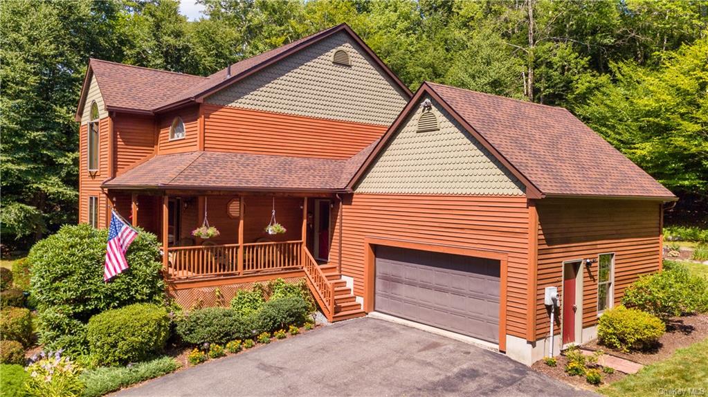 1407 Beautiful Home in Private Setting Elliott & Pomeroy Real Estate