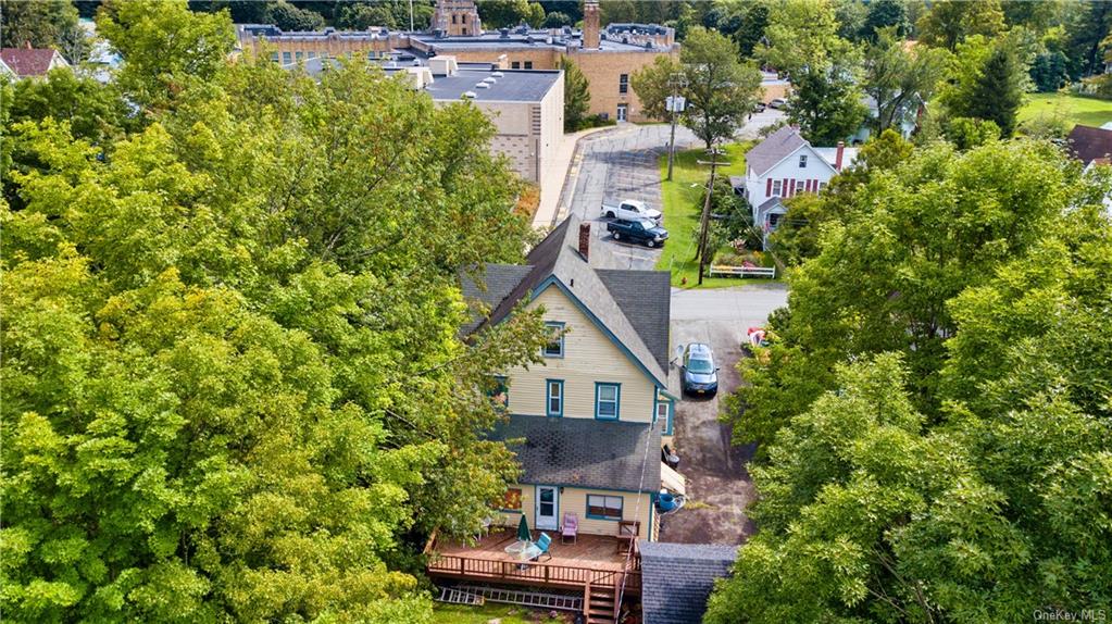 1412 5 Bedroom Victorian with Detached Cottage Elliott & Pomeroy Real