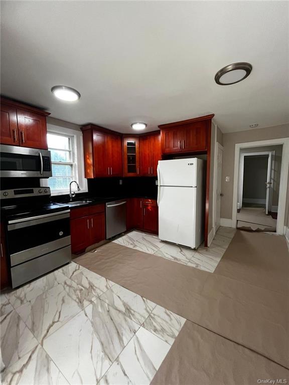 1406 5 Bedroom 2 Story Home Elliott & Pomeroy Real Estate