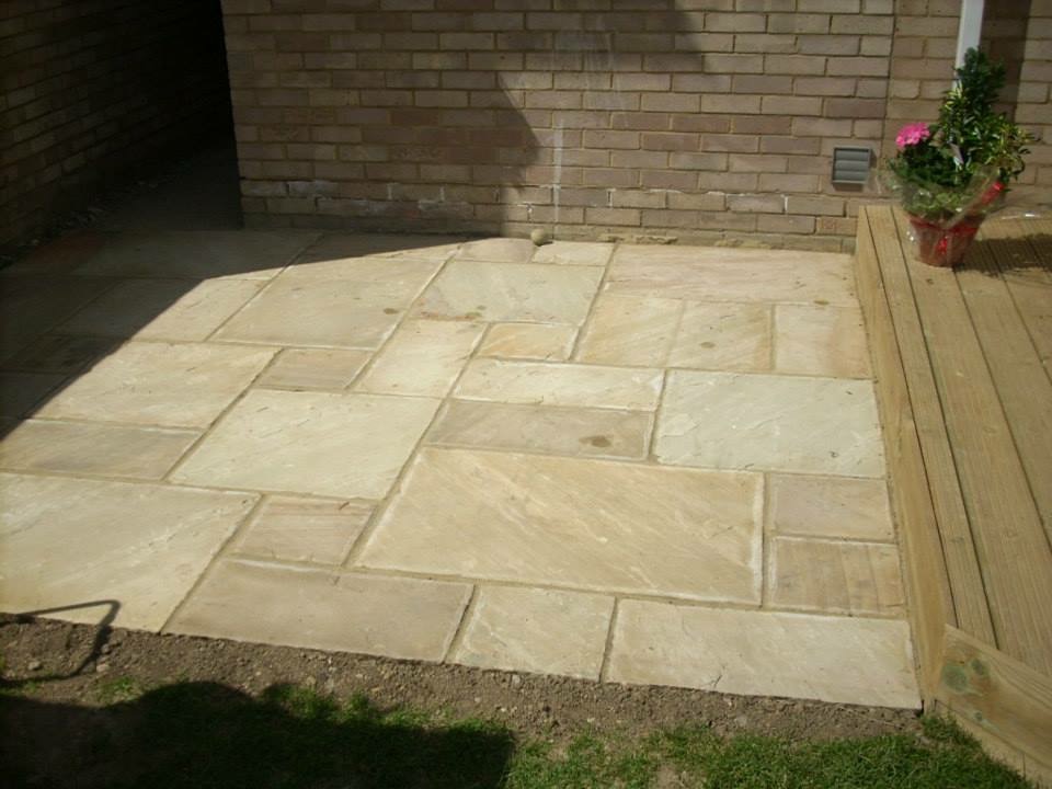 GARDEN CONSTRUCTION SERVICES Elm Fencing
