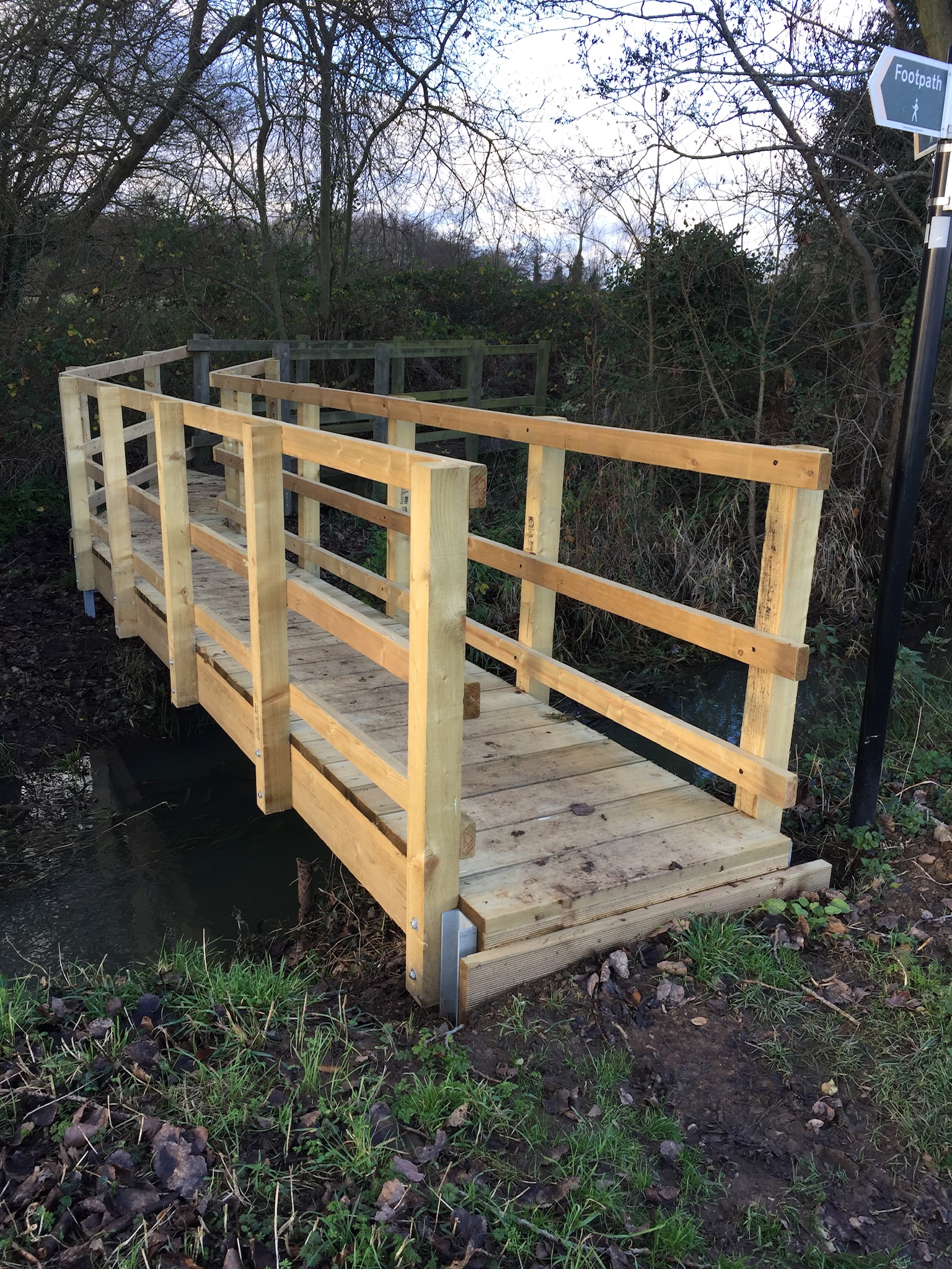 GARDEN CONSTRUCTION SERVICES Elm Fencing