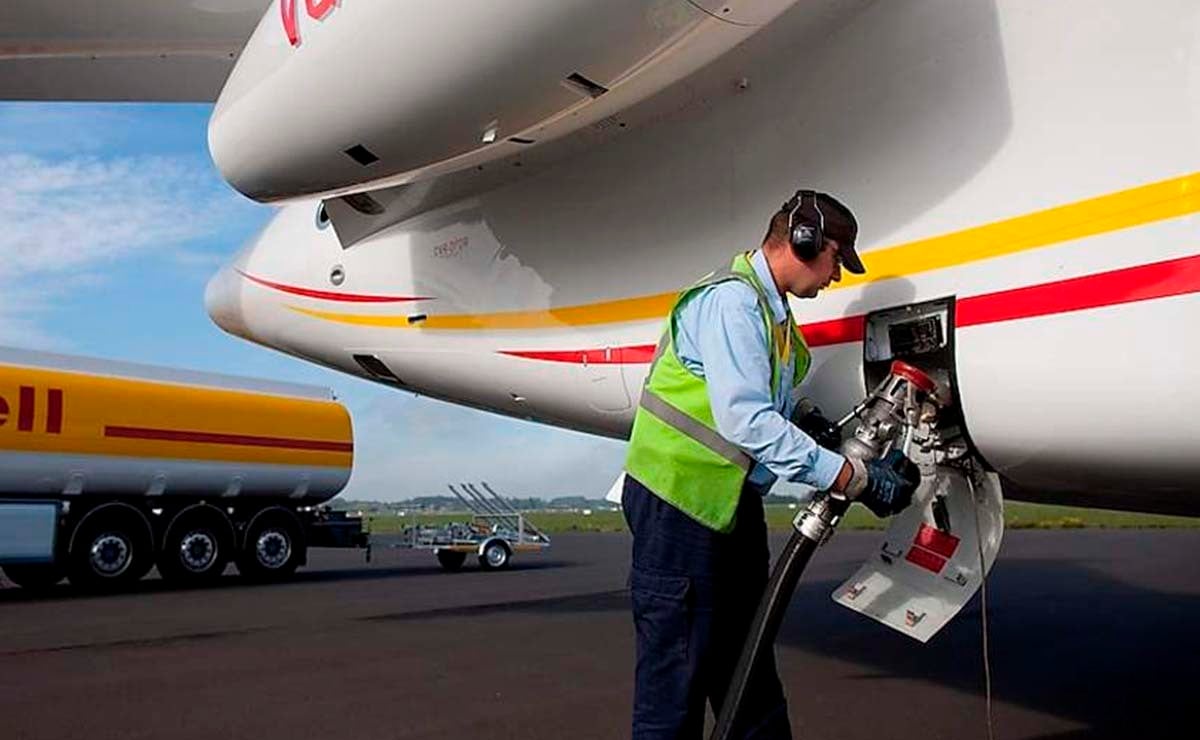 ¿Qué combustible utilizan los aviones y cuánto gastan?