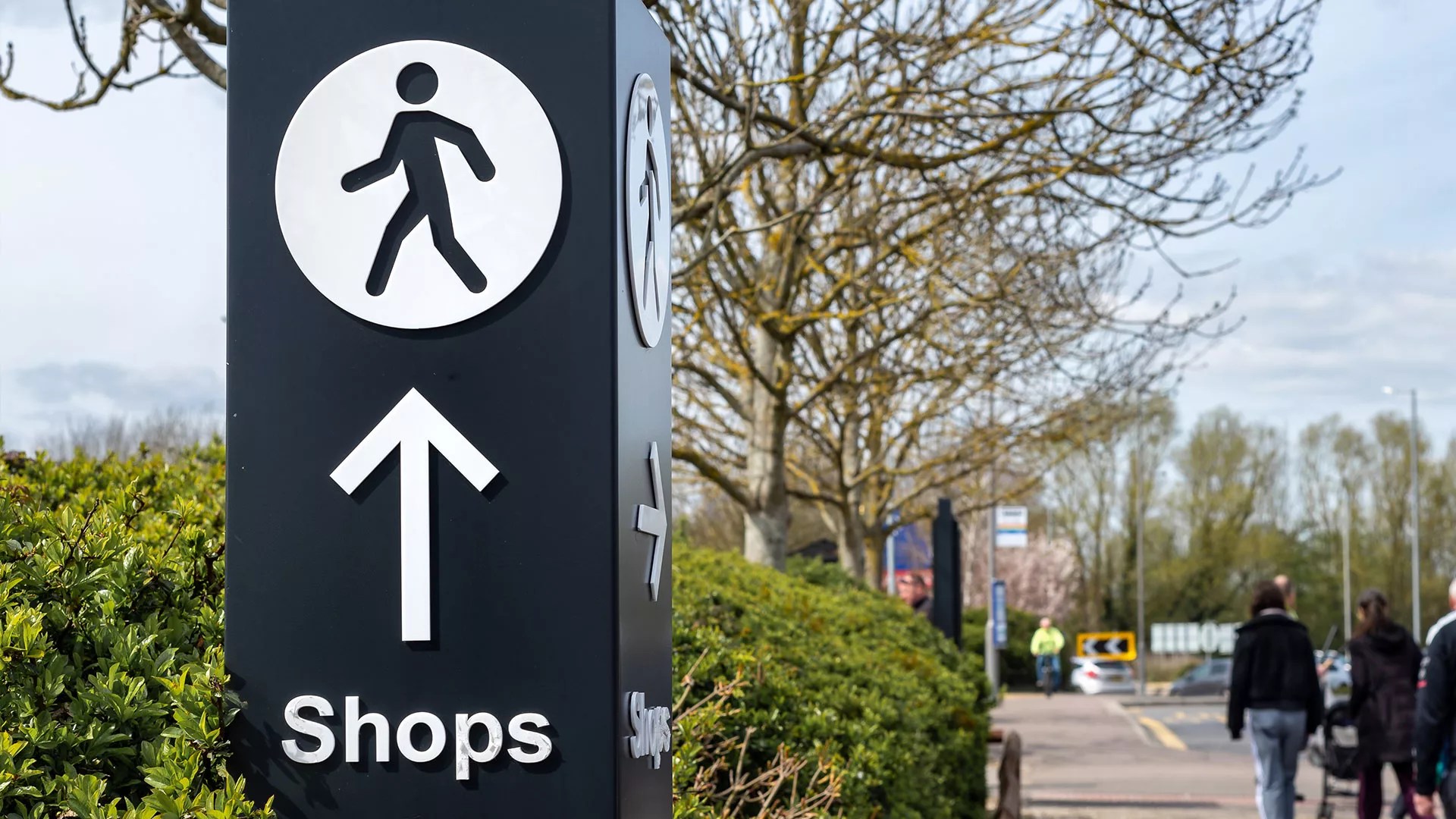 How directional signage improves customer experience