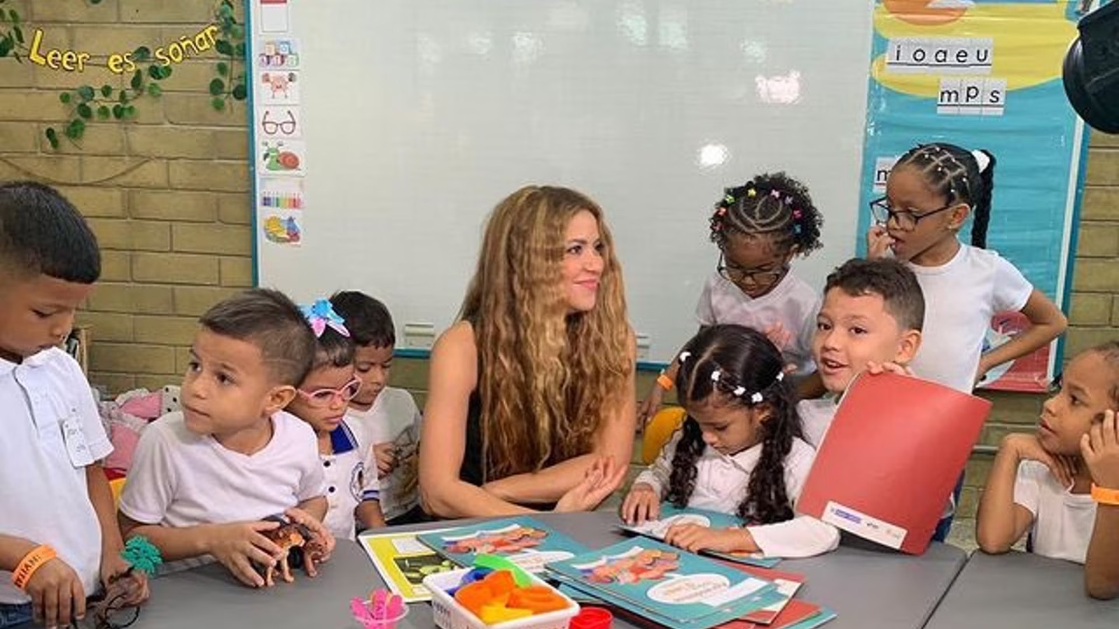 La diva colombiana Shakira inaugura colegio en Barranquilla El Quinto