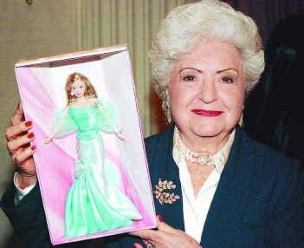 2002 Deja de existir Ruth Handler, la creadora de la 'Barbie', El