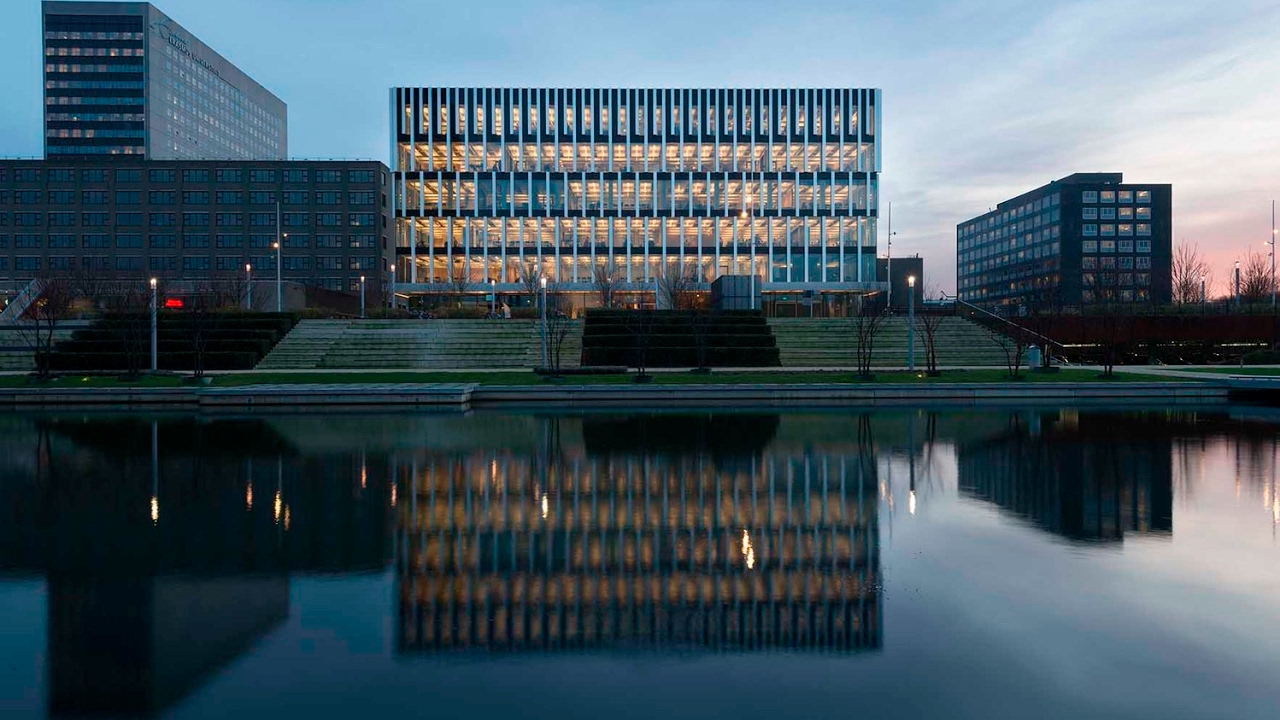 ERASMUS UNIVERSITY ROTTERDAM ERASMUS SCHOOL OF ECONOMICS EM
