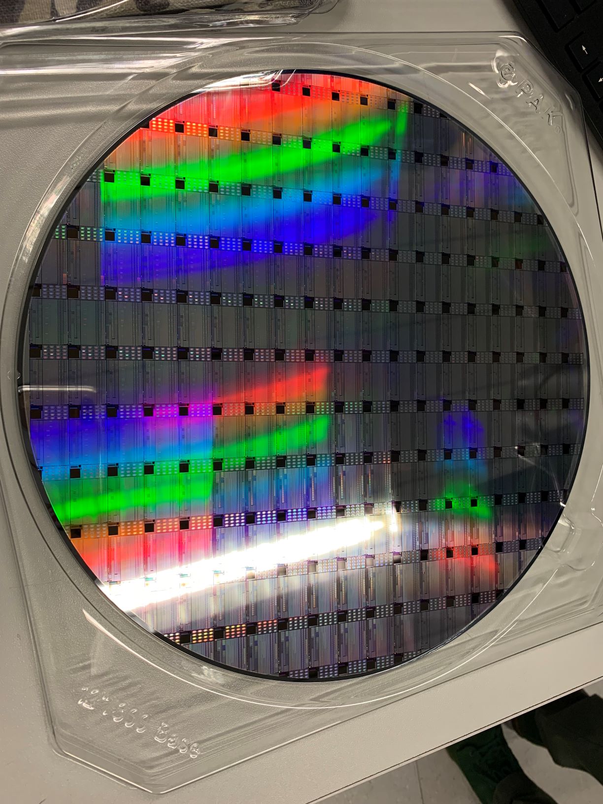 Intrinsic scales RRAM for use in embedded nonvolatile memory