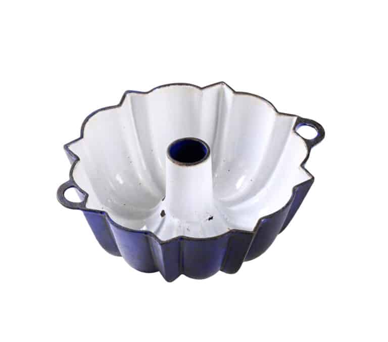 Top Tips On How To Use A Bundt Pan + Best Bundt Cake Recipes