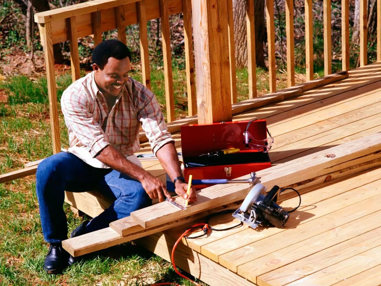 7 Tips For Choosing The Best Deck Builder For Your Project Emlii