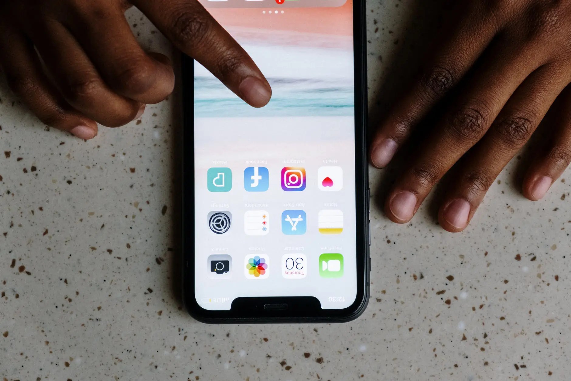 How To Customize Your iPhone Home Screen In 3 Easy Steps Emlii