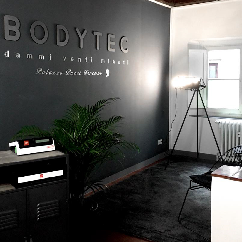 cornerquad Emmetek DotKom