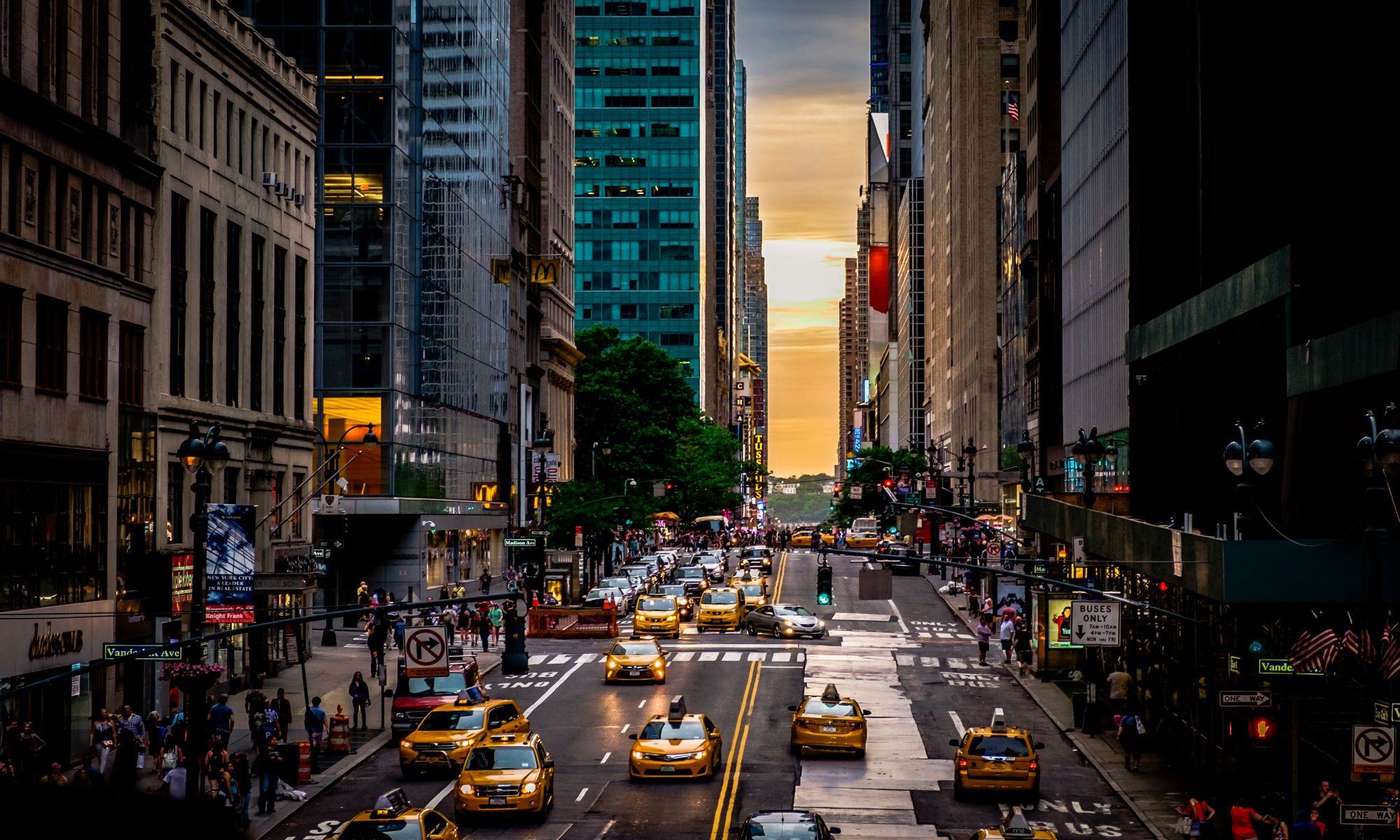 A Five Step Guide On How To Drive Safe In Big Cities!