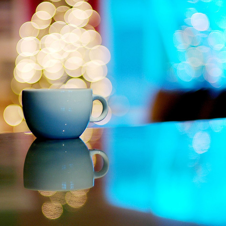 Does high efficiency white LED look brighter than filament lamp in same