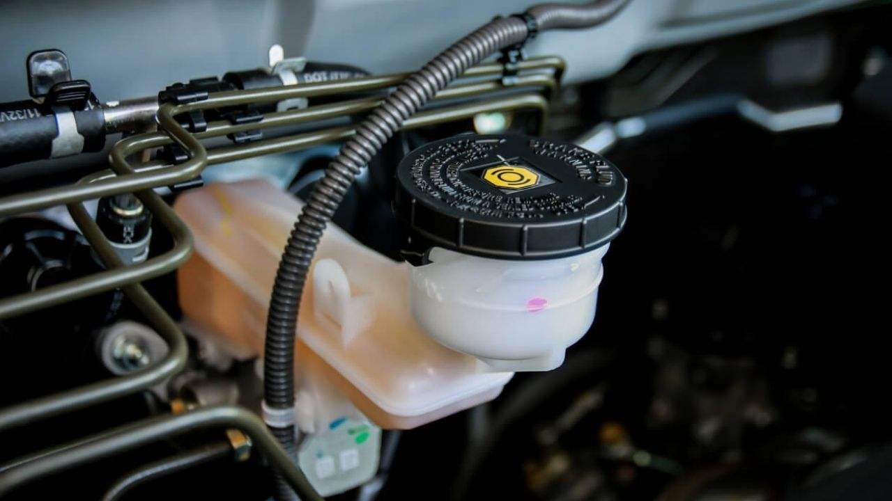How To Check Your Brake Fluid? In 4 Easy Steps