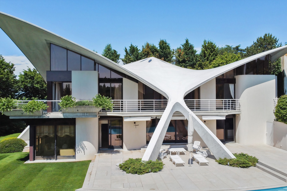 Architecturally Striking Property Lake Geneva Enness