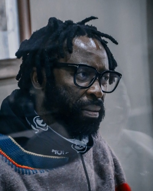 Incase you missed it SA Twitter users unimpressed with DJ Sbu’s dress