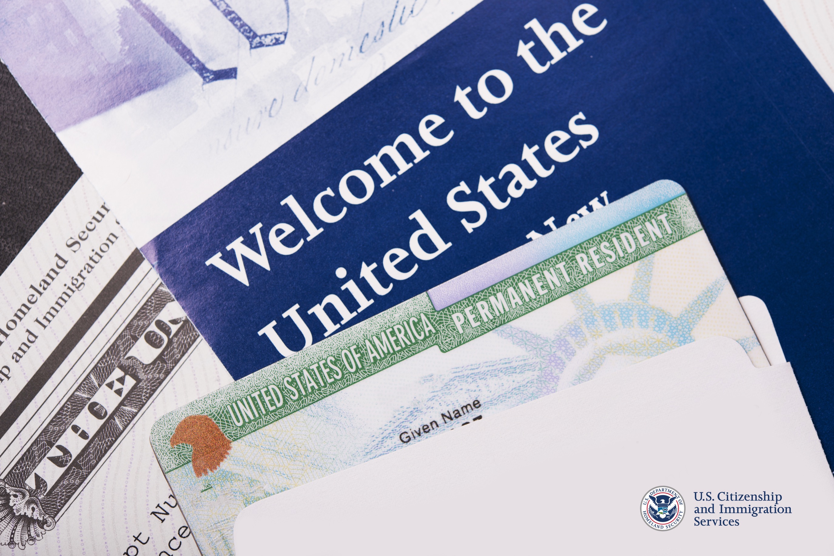 USCIS HACE EL LLAMADO PARA QUE RESIDENTES LEGALES SE CONVIERTAN EN