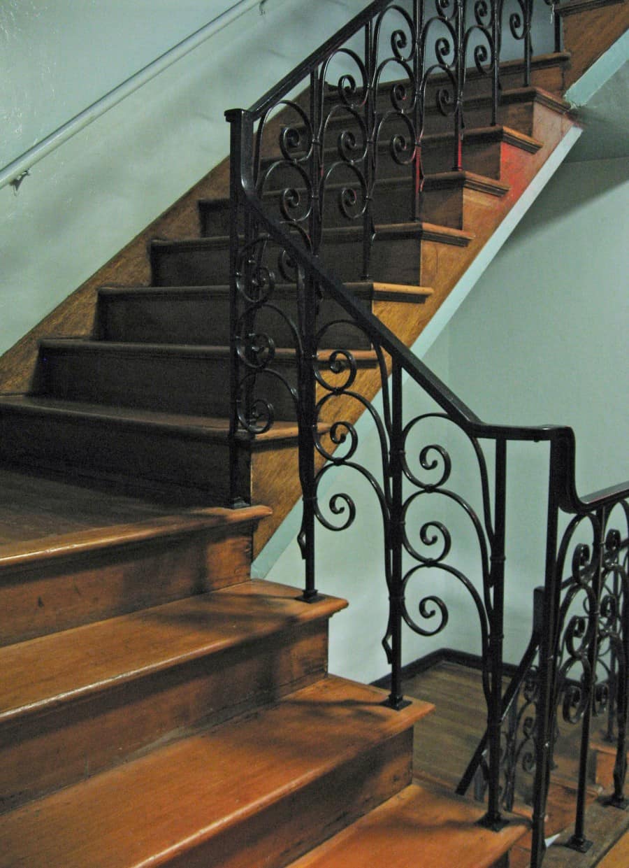 25 Custom Wood Stairs and Railings (PHOTO GALLERY)