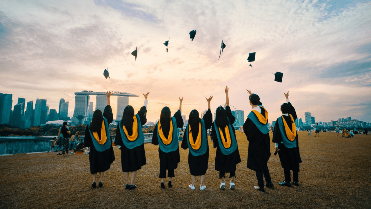 29 Best Memorable Quotes on Graduation for Friends