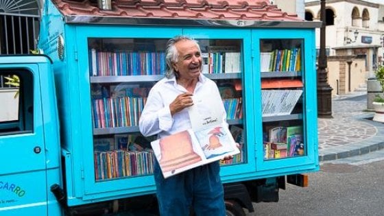 Bibliomotocarro Il Maestro Antonio E La Sua Biblioteca Mobile