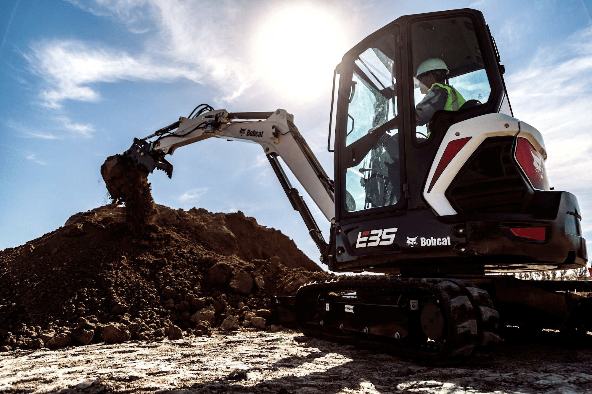 Bobcat unveils RSeries E32 and E35 compact excavators