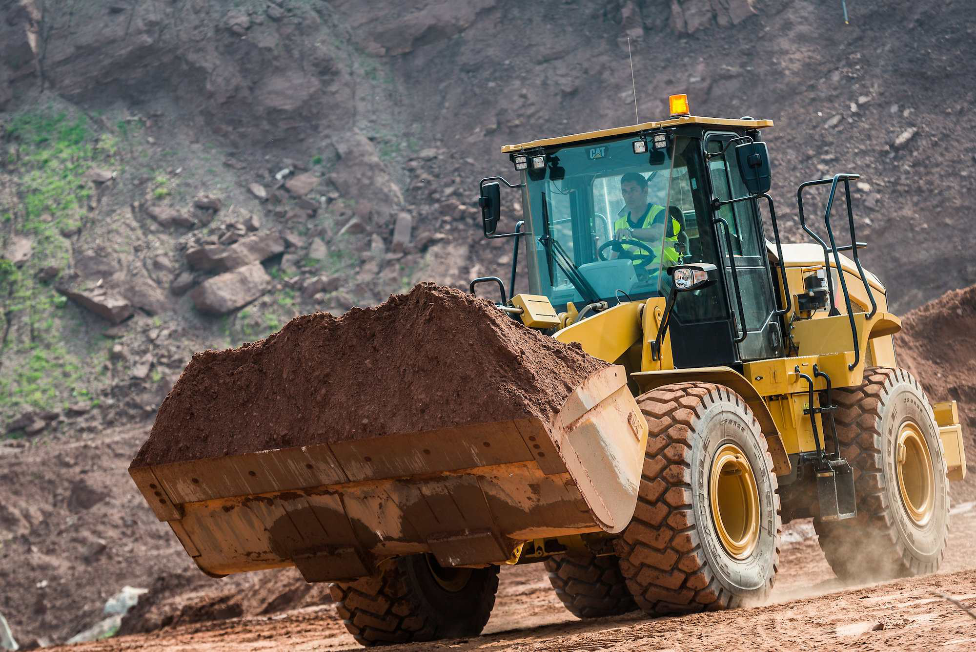 Cat intros 950 GC, a lowerspec loader developed using