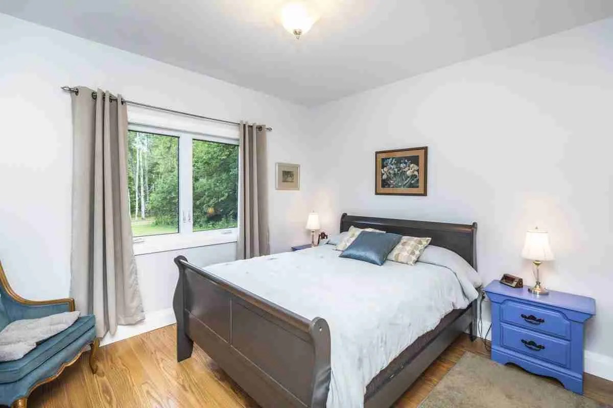 Photo Gallery for 279 Purdy Road