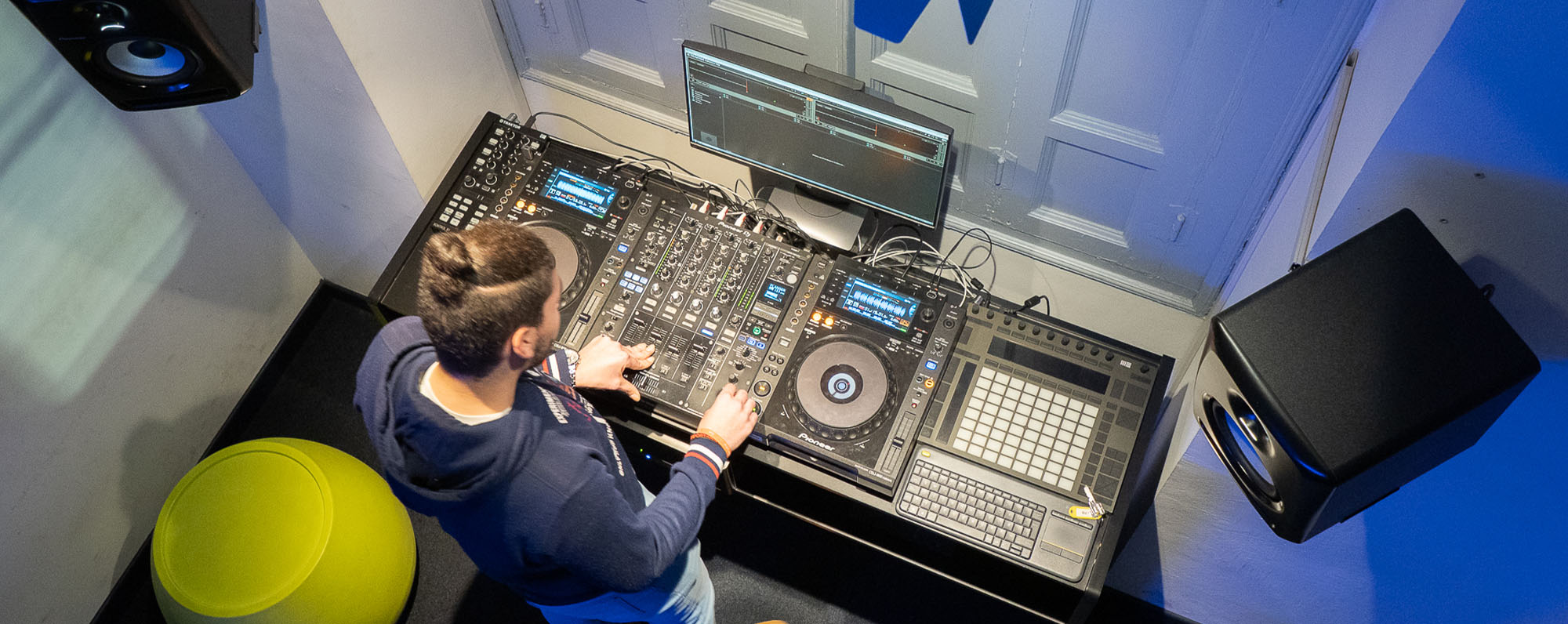 Técnico en Vídeo Disc Jockey y Sonido FP Oficial Escuela CES