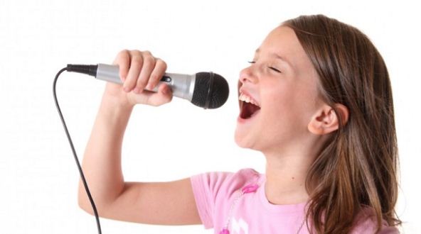 Juego infantil para estimular la expresión vocal y el ritmo