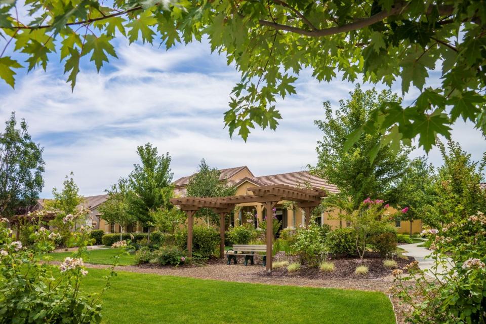 Eskaton Village Roseville Retirement Community for Senior Living