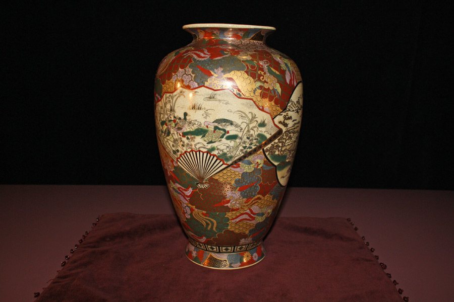 Handpainted Gold Gilt Imari Porcelain Vase, China for sale
