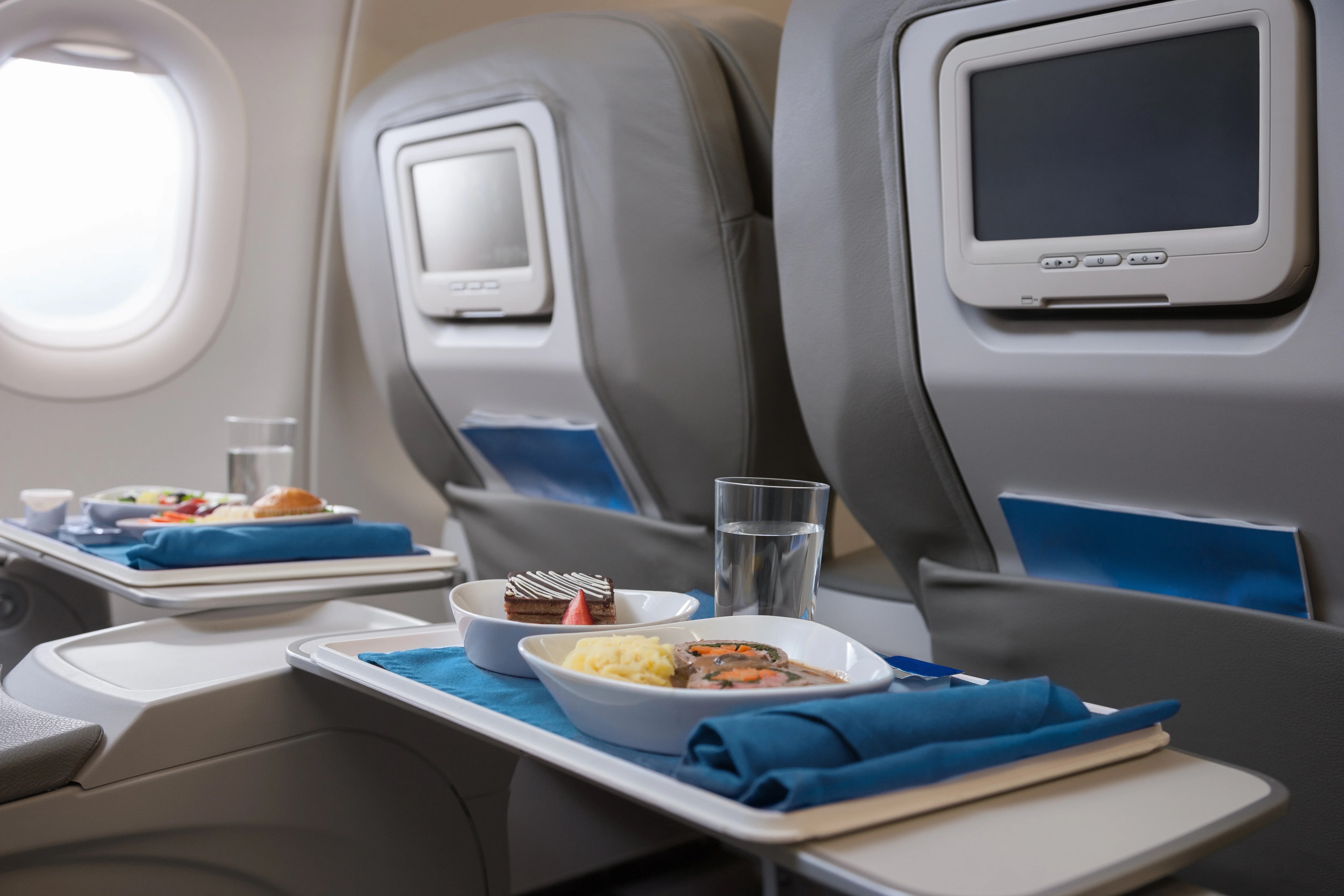 Airlines That Offer Free Meals On Their U.S. Flights [sitename