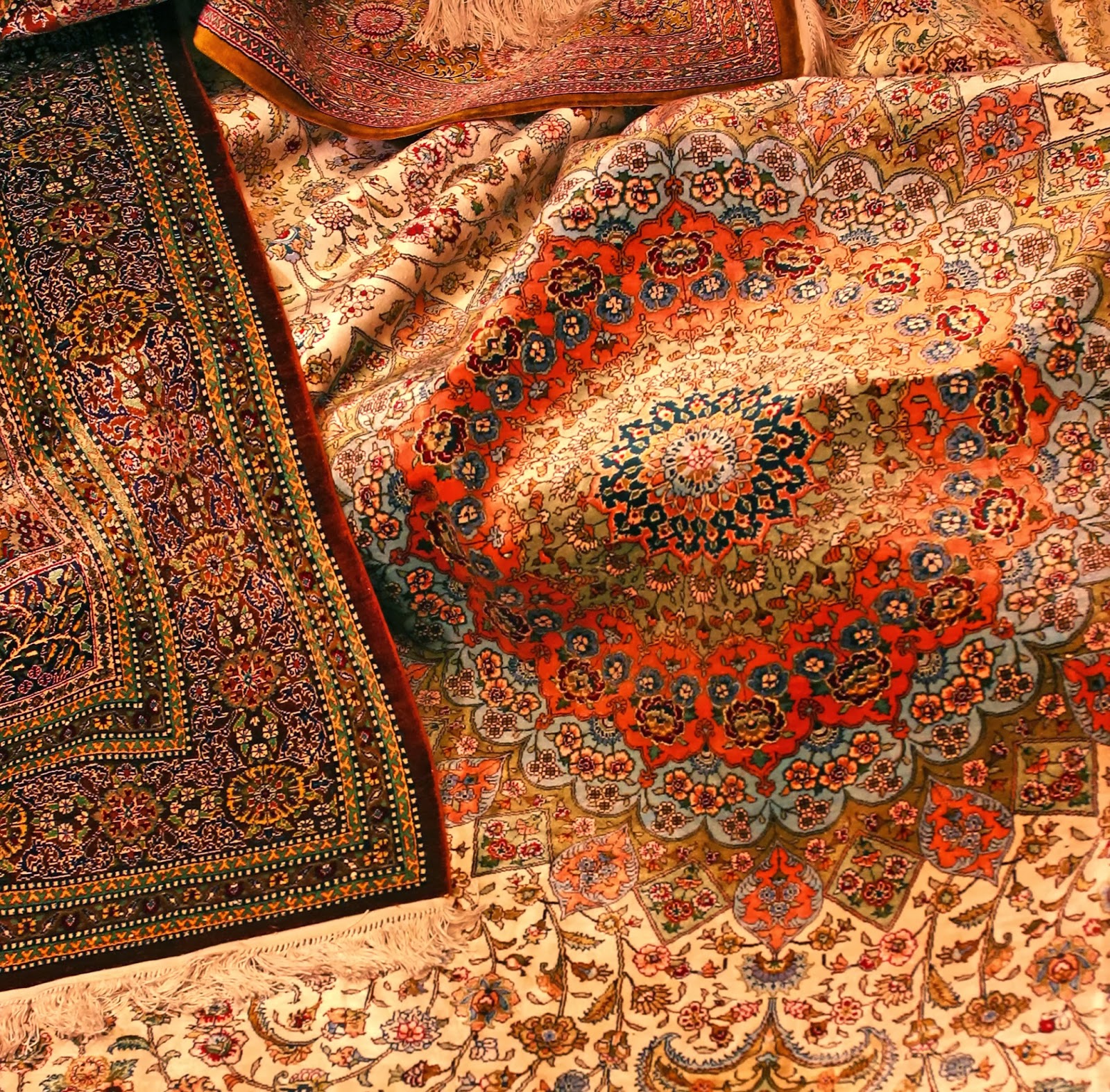 High quality silk rugs the most beautiful rugs at ESSGO . Tapis Essgo