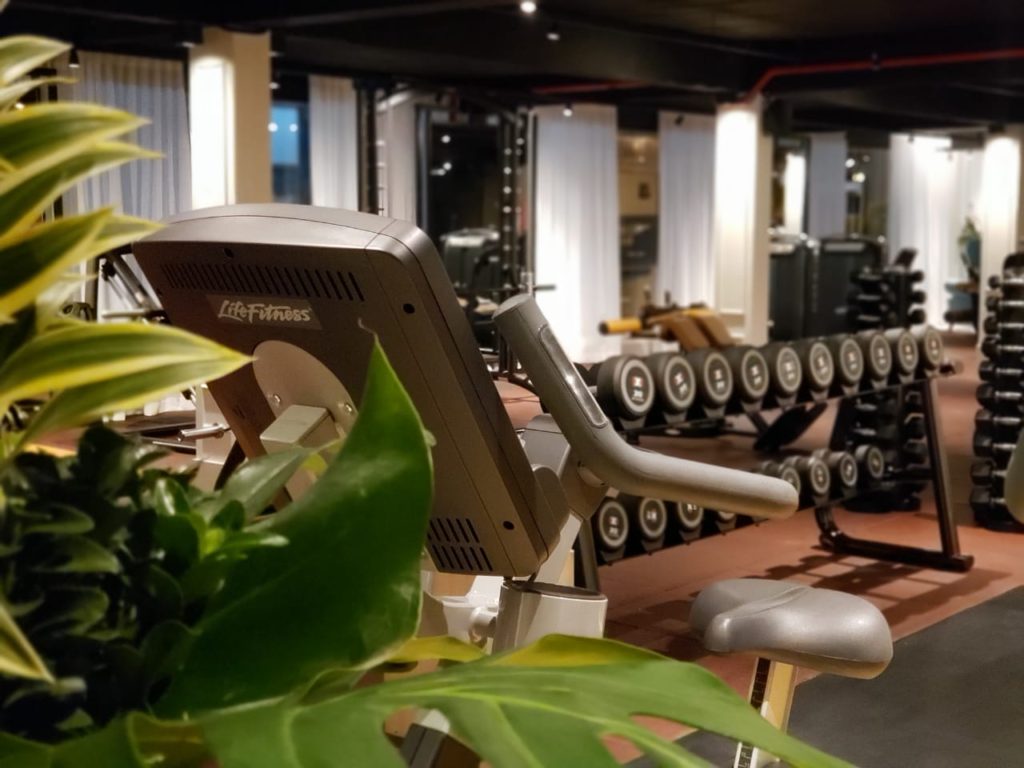 Academia O2 Fitness investe em tecnologia para garantir segurança dos