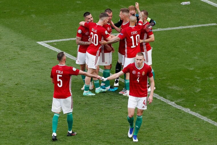 Északkeletről belgium és luxemburg, keletről németország és svájc, délkeletről olaszország, délnyugatról pedig spanyolország, valamint a pireneusok hegyeiben a két ország közé zárt andorra határólja. Magyarország-Franciaország 1-1 - Északhírnök