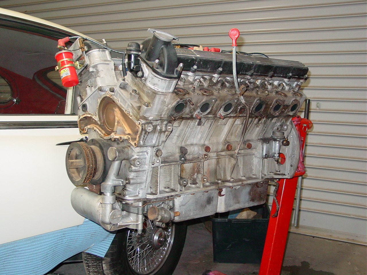 Photos rebuilding the Jag V12