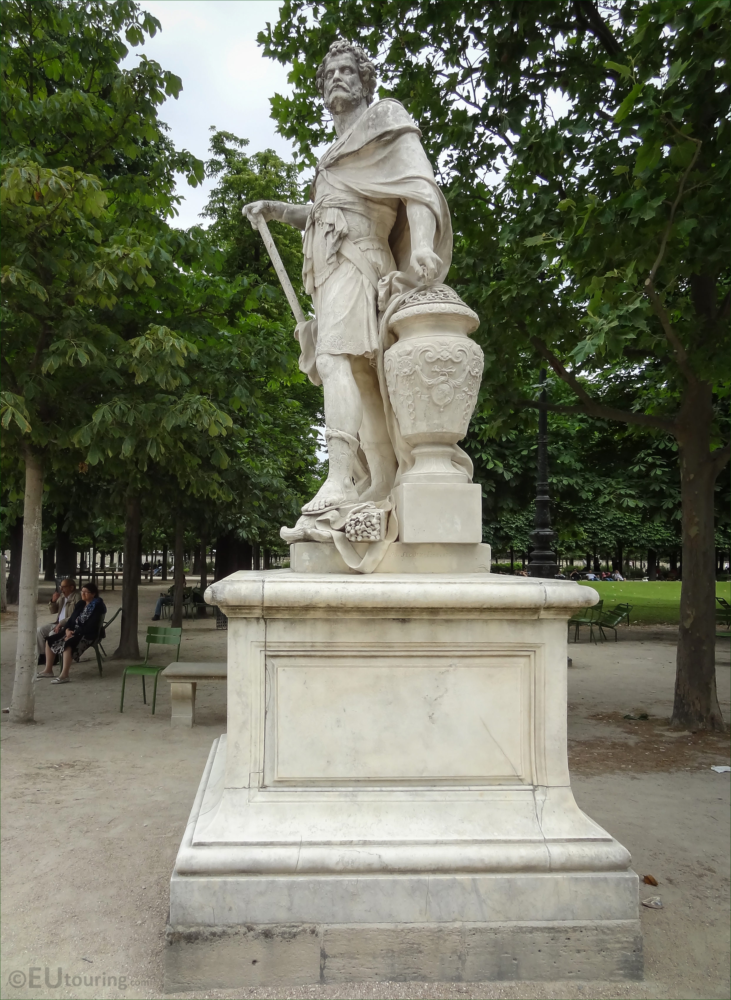 Photos of Hannibal statue in Jardin des Tuileries Page 112
