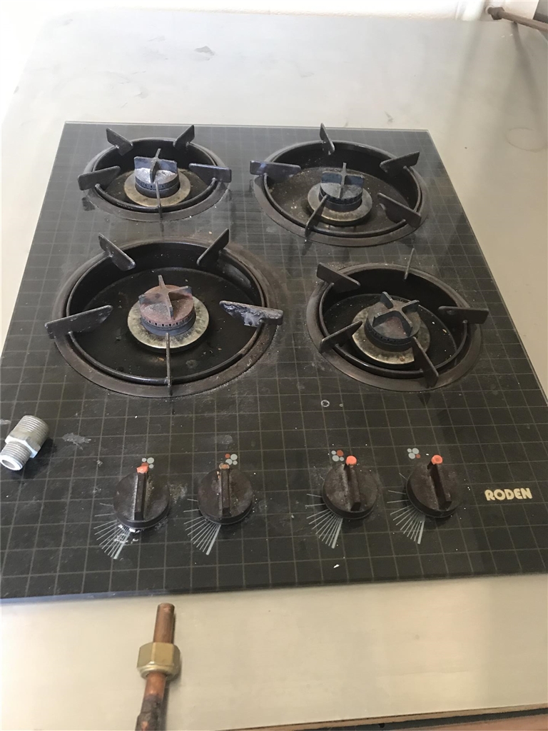 Gas cooktop preparation bench, stainless steel splash back, Rosen