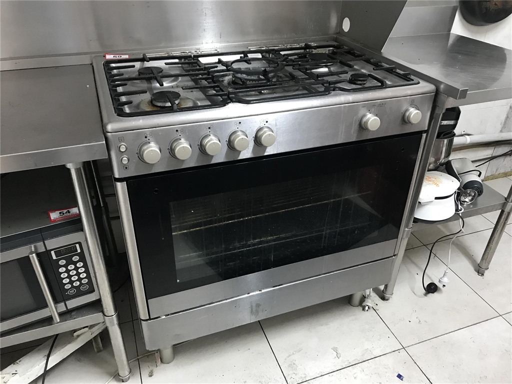 Euro Made, Natural Gas, 5 Burner Cook Top Oven Model GG90S, Missing