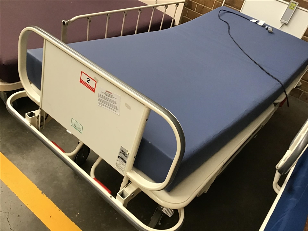 Joyce Health Care Hospital / Nursing Bed 900 Series with Foam Mattress