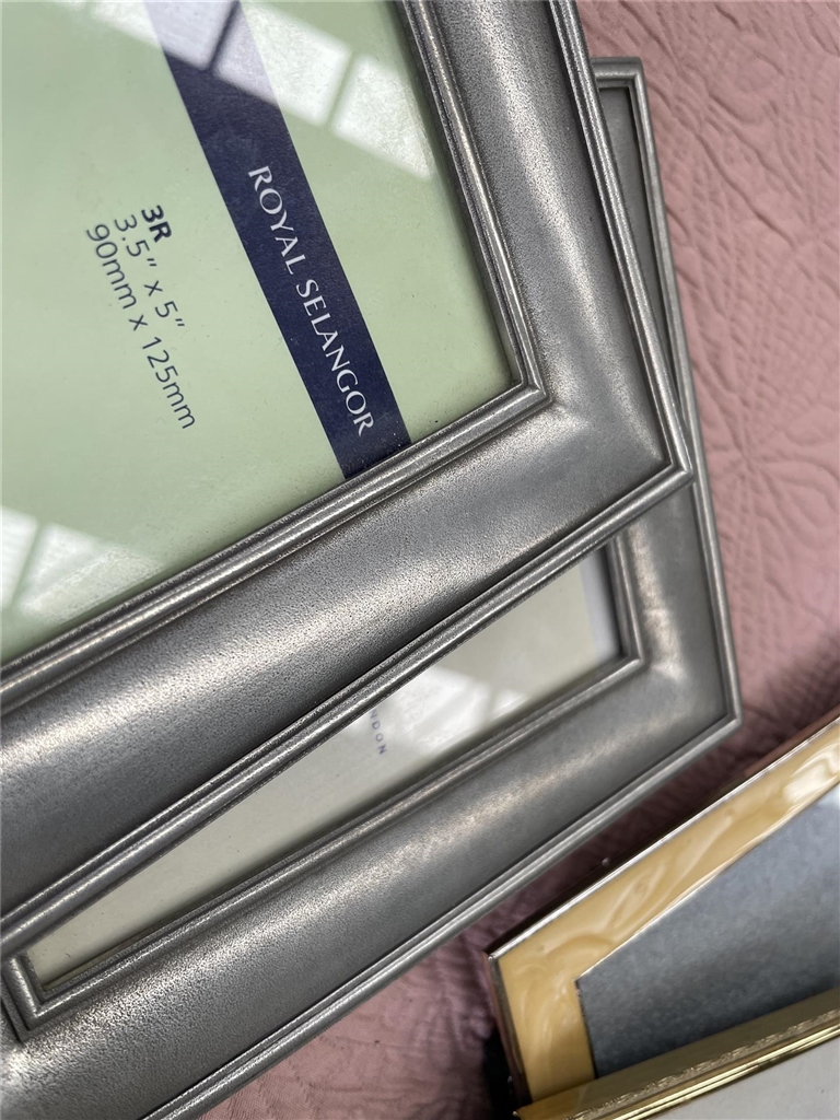 Quantity.of 11 Photo Frames ( Collect From Marleston )