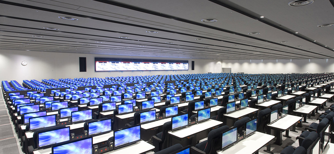 Biggest used car auction place "USS Tokyo" EVERYCAR.jp