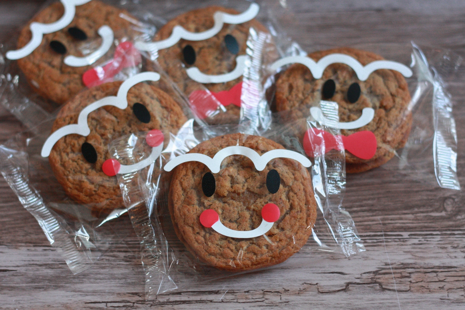 EASY CHRISTMAS TREATSGINGERBREAD OATMEAL CREAM PIES EVERYDAY JENNY