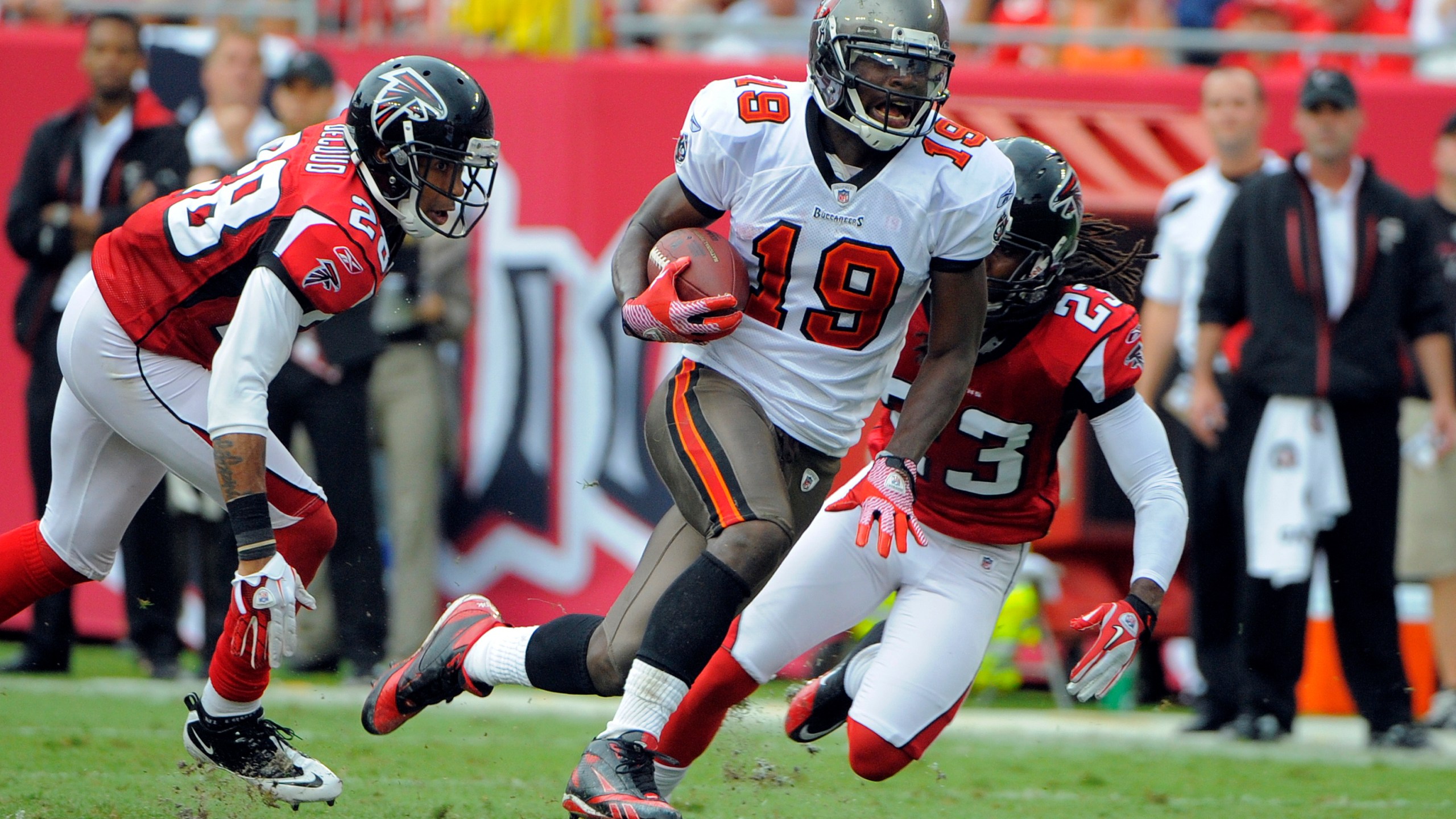 Free Toys For Christmas 2023 Atlanta ExNFL receiver Mike Williams dies 2 weeks after being injured in