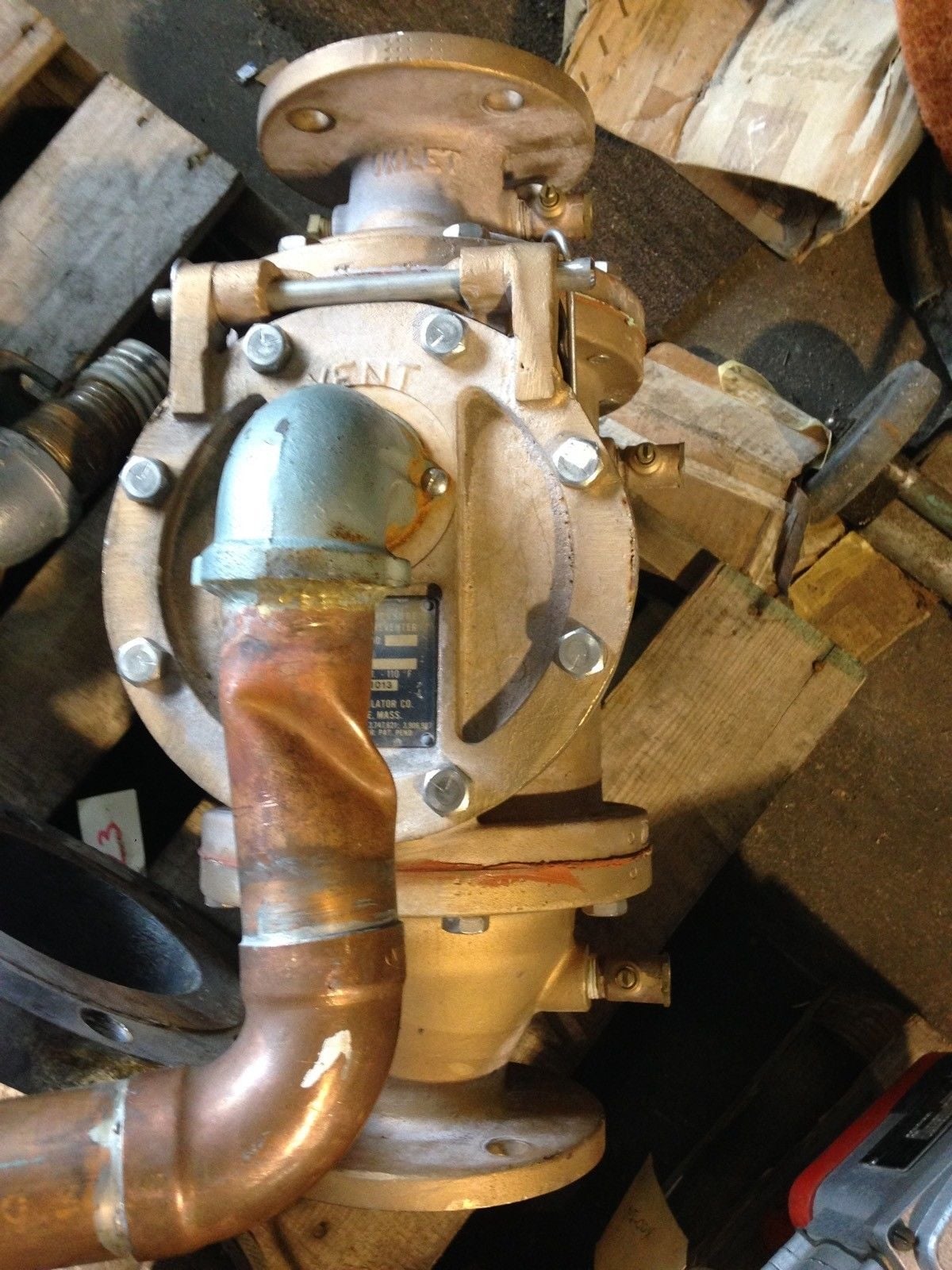 WATTS REGULATOR BACKFLOW PREVENTER VALVE SIZE 2-1/2 NUMBER 900