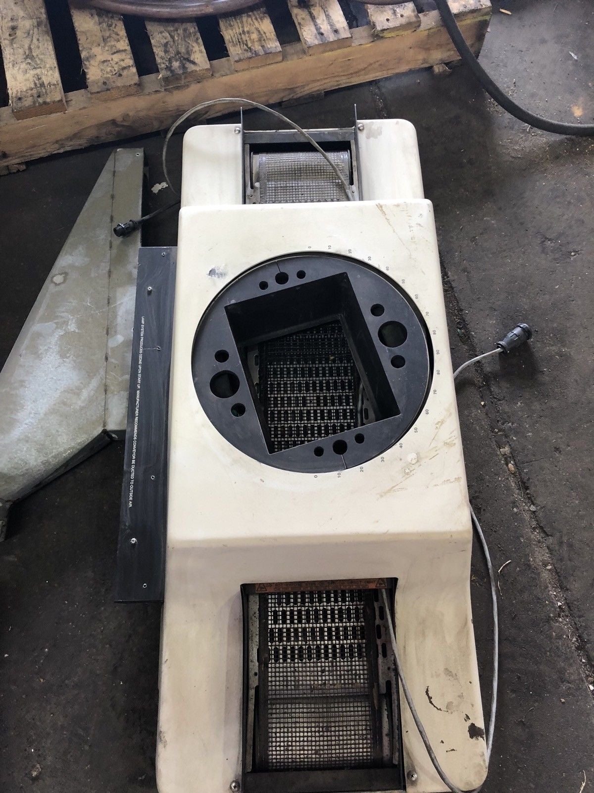 FUSION UV LC6 LC6 BENCHTOP CONVEYOR WITH I300MB CURING IRRADIATOR, 297231