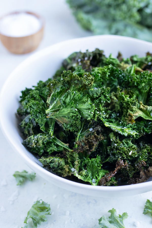 Easy Air Fryer Kale Chips (+ 7 Simple Seasonings) Evolving Table