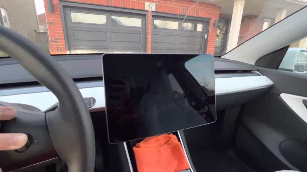 Tesla Screen Not Turning On Why + Can You Fix That? Ev Seekers